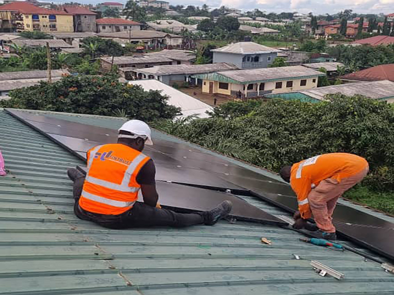 fintrustafrica-solar-panels-with-men-working-07.jpeg